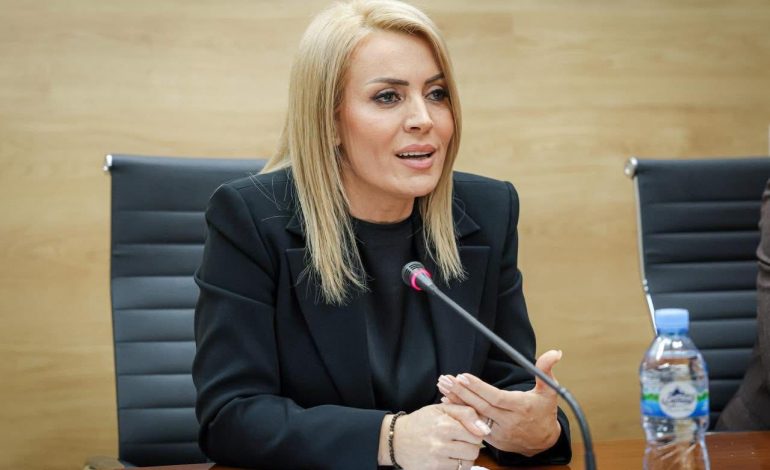 BLERINA GJYLAMETI MERR ZYRTARISHT DETYRËN SI DREJTORESHË E AKU/ Prezantohet nga ministri i Bujqësisë dhe Zhvillimit Rural
