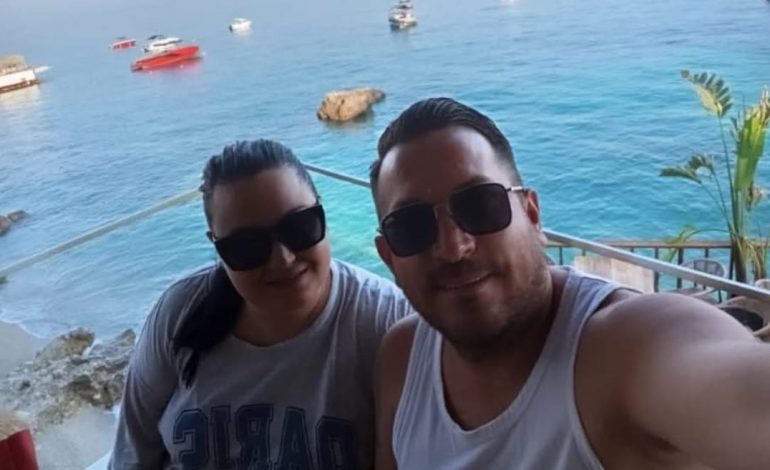 PUBLIKOHET FOTO/ Ky është çifti i arrestuar për mashtrim me blerje fiktive të shtëpive. Shitën 2 apartamente…