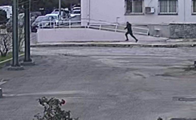 FOTOLAJM/ Momenti kur Altin Ndoci arratiset nga spitali