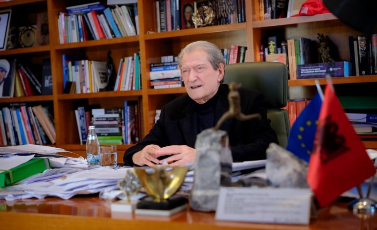 “TË RIKTHEJMË SHPRESËN PËR TË ARDHMEN”/ Berisha thirrje qytetarëve: Të mbushim sheshet dhe rrugën e Tiranës më 24 janar!