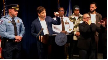 SHBA/ Të shtëna me armë zjarri në Minneapolis, përplasje mes emigrantëve dhe agjentëve federalë
