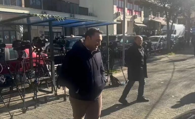 BELIND KËLLIÇI DY ORË NË SPAK/ Deputeti i PD: U thirra për çështje..