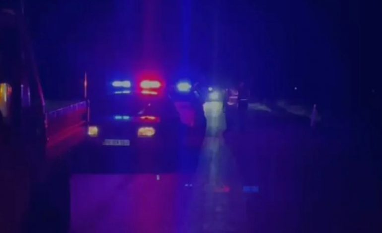 AKSIDENT TRAGJIK NË TEPELENË/ Përmbyset furgoni, ndërron jetë në vend shoferi