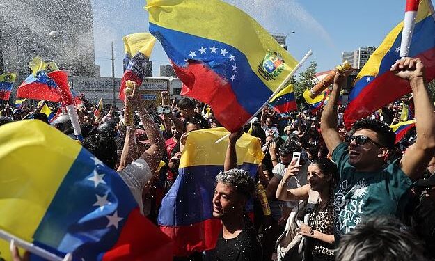 KAPJA E MADUROS/ Diaspora venezueliane shpërthen në festime