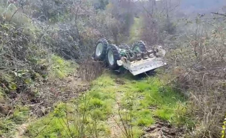 E RËNDË NË KOLONJË TË LUSHNJES/ Përmbyset zetori, bujku përfundon…