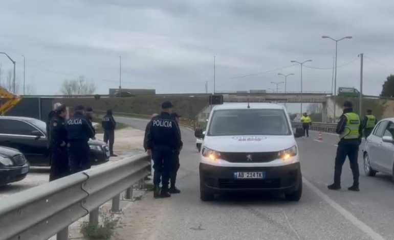 PAMJET/ Arratisja spektakolare e Altin Ndocit nga spitali i Durrësit, postblloqe dhe në Kavajë