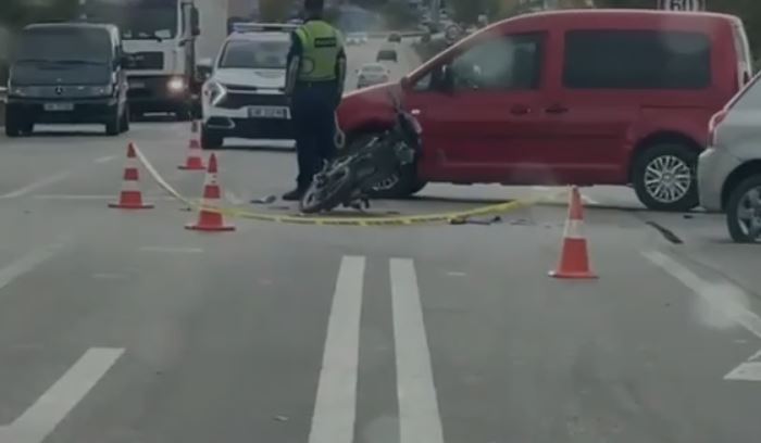AKSIDENT NË BELSH/ I riu në timon përplas këmbësoren, ndërron jetë e moshuara