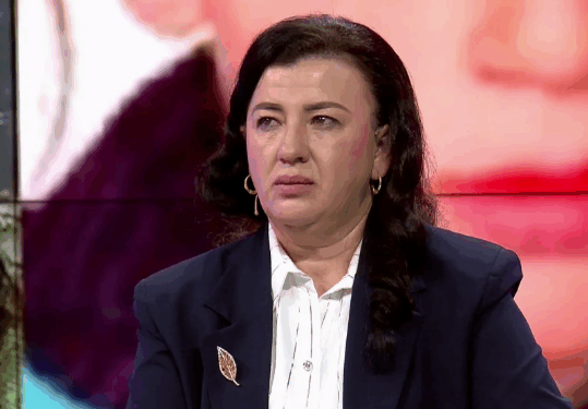DËSHMIA TRONDITËSE/ Nëna e Bleona Matës mes lotësh: Hallat e saj duhet të jenë në burg, babai i vajzës…