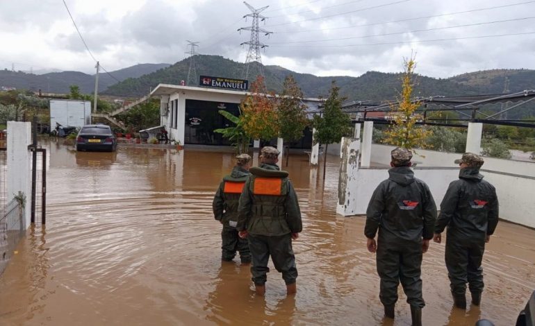 NGRENË ALARMIN EMERGJENCAT CIVILE: Priten reshje intensive dhe shtrëngata shiu! Ja bashkitë më të rrezikuara…