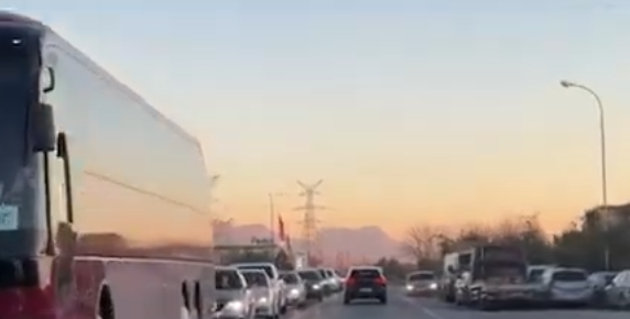 LËVIZJET E QYTETARËVE DREJT VENDEVE MALORE/ Krijohet trafik i rënduar në aksin Milot–Lezhë