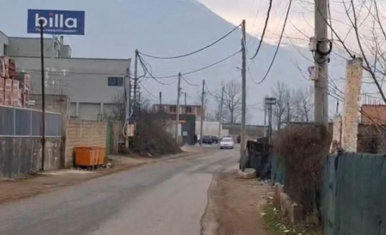 SHERR ME ARMË NË KUKËS/ Dy kushërinjtë mbledhin shokët dhe tentojnë të vrasin një person