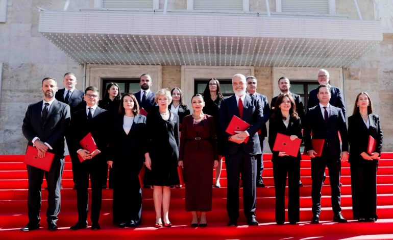 NDRYSHIME NË QEVERI/ Rama shkarkon disa ministra dhe riemëron të tjerë, ja lëvizjet e bujshme (EMRAT)
