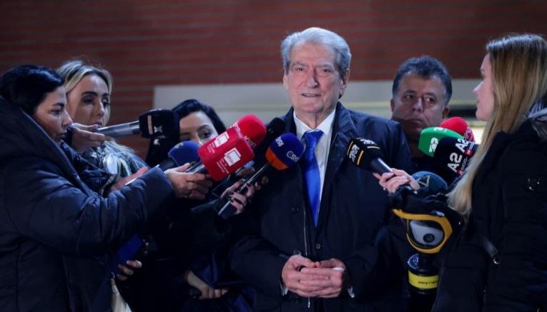 MBYLLET PROTESTA/ Berisha: Qytetarët zotëruan qytetin, banditë me uniformë u vërsulën si bisha