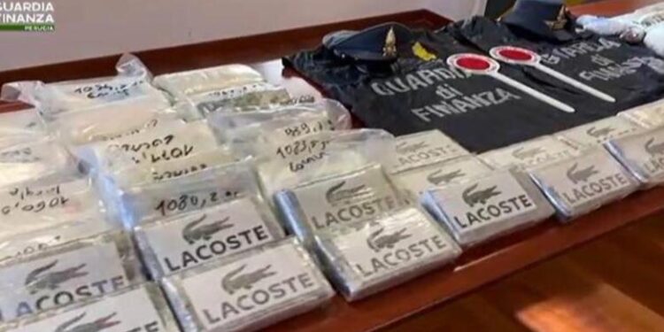 ÇMONTOHET ORGANIZATA SHQIPTARE NË ITALI/ Zbardhen detajet e kamuflimit të ‘mallit’ me paketim “Lacoste” dhe “Ferrari”