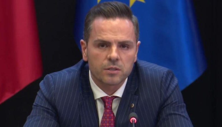 BLLOKIMI I AKSIT LIBRAZHD-POGRADEC/ Kreu i ARRSH: Do të ndërtojmë një rrugë alternative! Ura e dëmtuar do të shembet