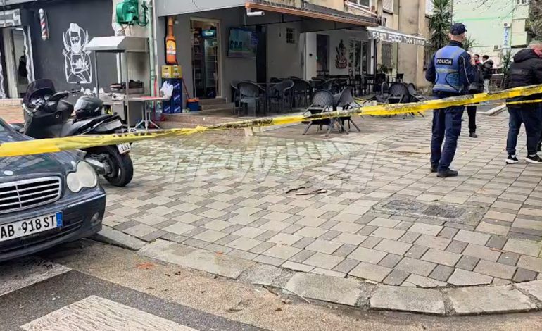 DETAJE NGA VRASJA E EGLI PASHOLLARIT/ U sulmua nga dy djem dhe një vajzë sapo doli nga makina, njëri e goditi pas shpine dhe…
