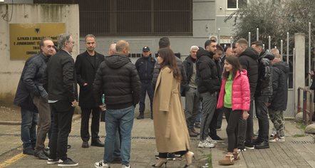 PAS 7 TË MITURVE/ Gjykata e Tiranës liron nga burgu 14 protestues