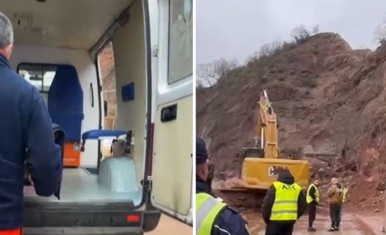 SHEMJA E GURËVE NË AKSIN RRUGOR LIBRAZHD-QAFË THANË/ Bllokohet ambulanca nisur drejt spitalit! Pacientja kalohet përmes lumit me barrelë