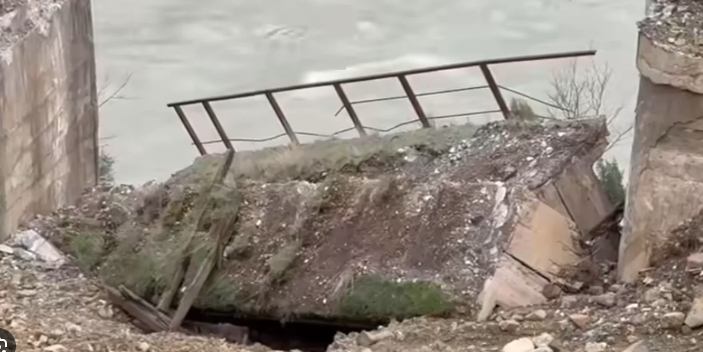 PJESË E HEKURUDHËS/ Pas Dragostunjës, shembet edhe një tjetër urë pranë Murrashit, shkatërrohet totalisht