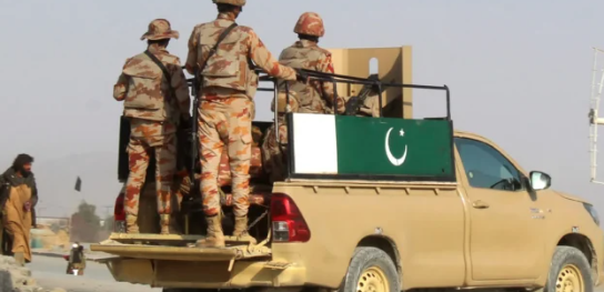 “DURIMIT I ERDHI FUNDI”/ Pakistani i shpall luftë Afganistanit, sulme e shpërthime me dhjetëra viktima