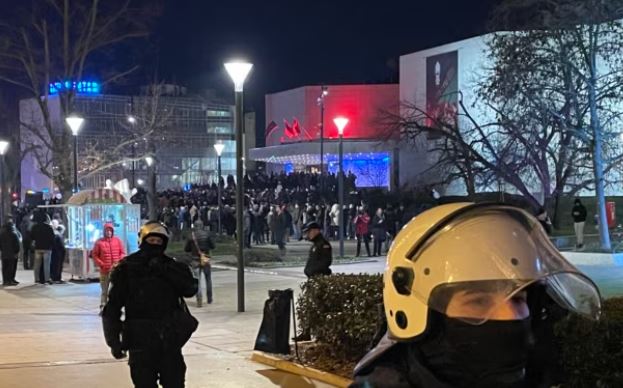 DHUNË NË NOVI SAD/ Studentët akuzojnë mbështetësit e pushtetit për sulm gjatë protestës