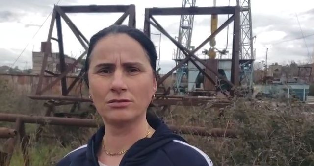 “NUK KISHA ZGJIDHJE TJETËR”/ Flet 40-vjeçarja që tentoi të hidhej nga vinçi: Më hoqën nga puna se kërkova rrogën