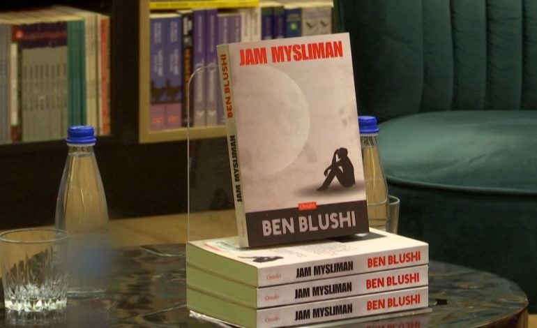 “JAM MYSLIMAN”/ Ben Blushi promovon romanin e tij në Prishtinë