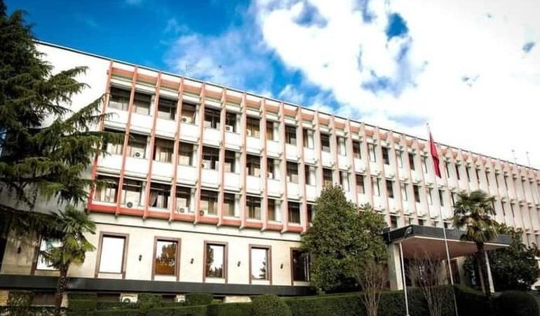 “SHMANGNI LËVIZJET…”/ Ministria e Jashtme apel shqiptarëve në Emiratet e Bashkuara Arabe