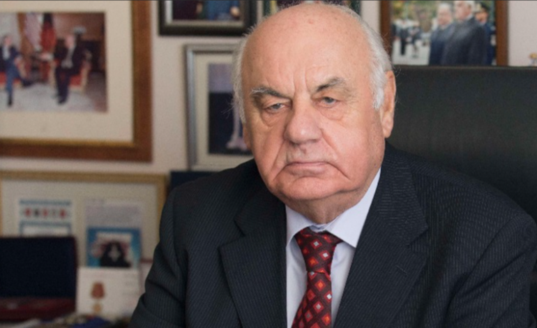 ISH-PRESIDENTI ALFRED MOISIU SHTROHET NË SPITAL/ Mjekët: Ja si paraqitet gjendja