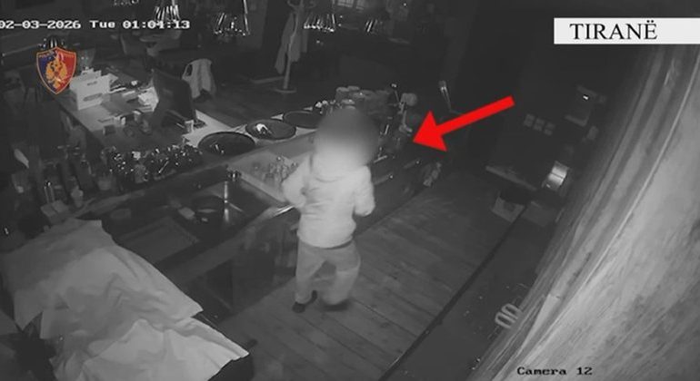 KREU 150 VJEDHJE NË TIRANË/ Kapet hajduti serial vetëm 14-vjeç, në pranga dhe dy tutorët