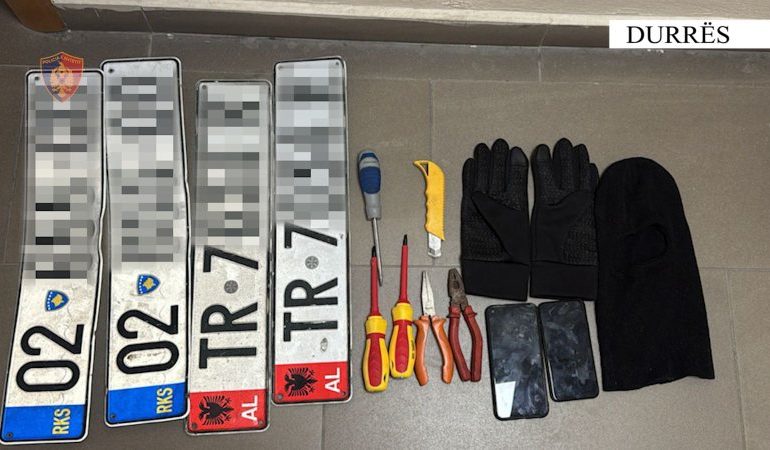 E PËSON KEQ/ Vidhte targa automjetesh të Shqipërisë dhe të Kosovës, arrestohet ‘skifteri’ në Durrës