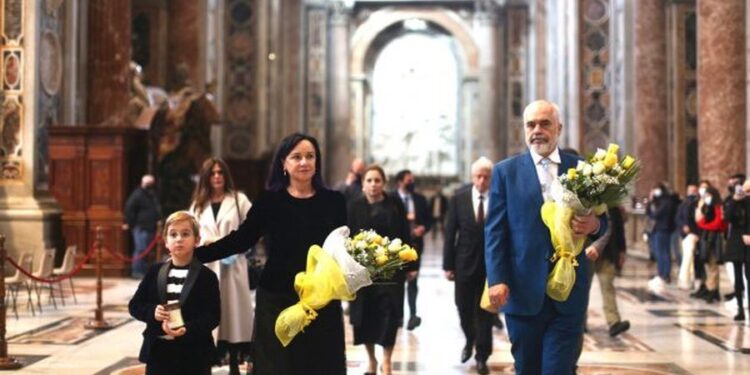FOTOLAJM/ Rama vizitë në Vatikan, pritet nga Papa Leoni XIV