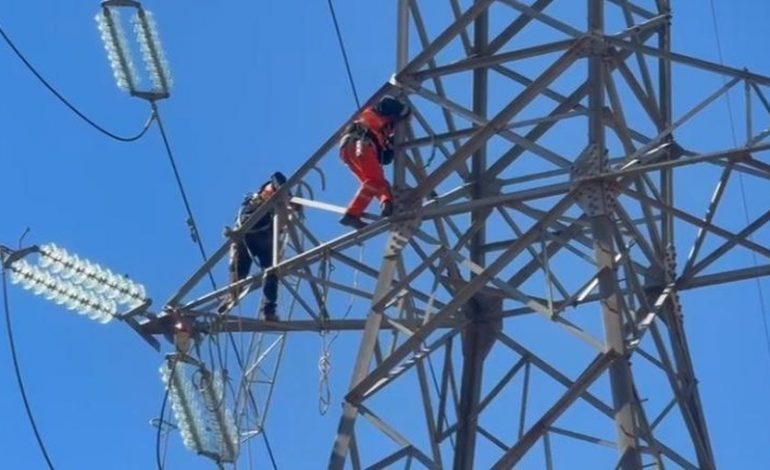 PARALAJMËROHET NDËRPRERJA E ENERGJISË ELBASAN, GRAMSH DHE LIBRAZHD/ OST: Do të ketë stakime masive në këto data