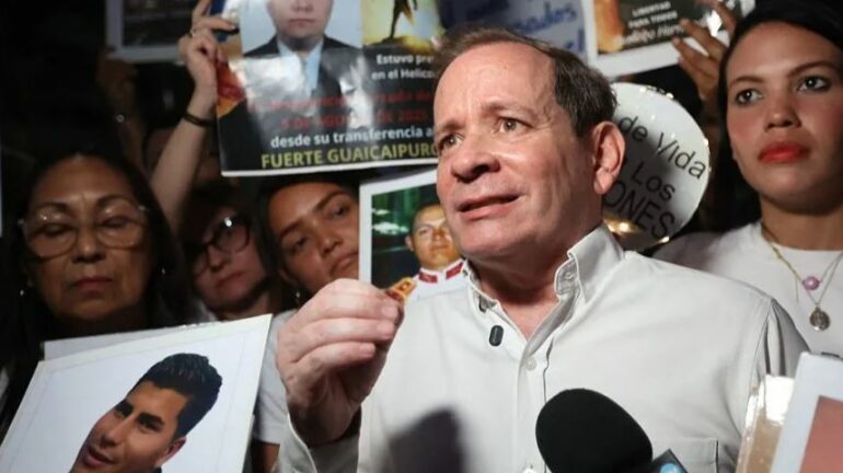 NUK GËZON DOT LIRINË/ Lideri i opozitës venezueliane rrëmbehet sapo lirohet nga burgu, persona të armatosur…