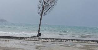 MOTI I KEQ/ Kapiteneria e Portit Vlorë pezullon lundrimin e mjeteve të vogla: Nuk lejohet dalja në det sot dhe nesër