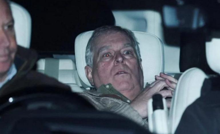 FOTOLAJM/ Disa orë pas arrestimit për përfshirjen në dosjen ‘Epstein’, lirohet vëllai i Mbretit Charles, ish-Princi Andrew