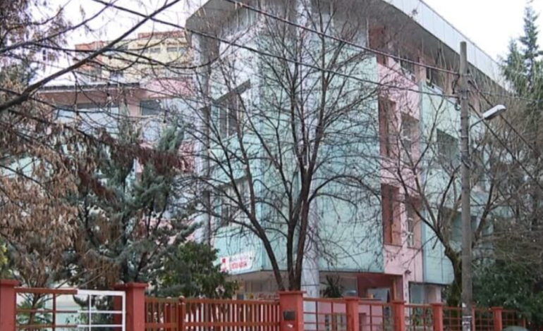 “VDIS SOT, SE RINGJALLESH NESËR”/ Mësuesi në Tiranë pushohet nga puna pasi predikonte Jehovain në shkollë, dëshmitë tronditëse të prindërve