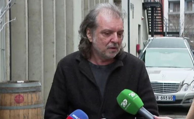 “KISHTE SHUMË PENGJE”/ Rrëfimi në lot i Redon Makashit për humbjen e të atit: Duhet të vlerësohej kur ishte gjallë