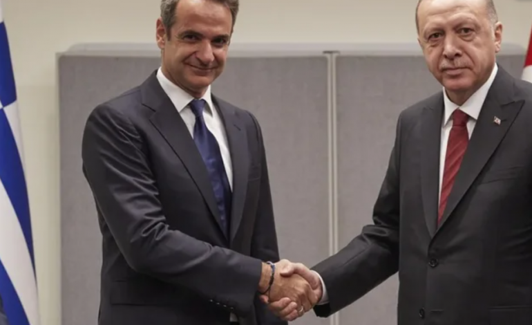 “KOHA TË HEQIM ÇDO KËRCËNIM”/ Mesazhe për dialog dhe ulje të tensioneve pas takimit Erdogan-Mitsotakis në Ankara