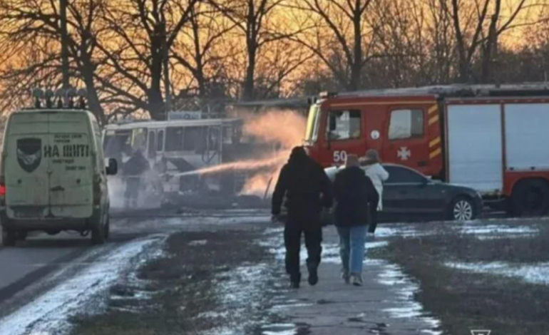 SULMOHET ME DRON NJË AUTOBUS NË UKRAINË/ 12 persona humbin jetën, plagosen shtatë të tjerë