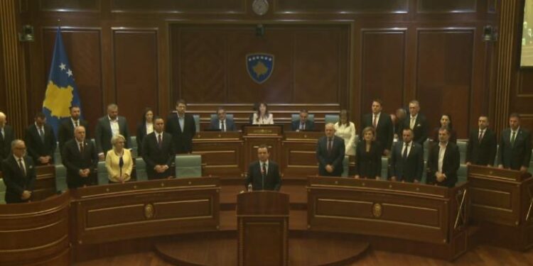 QEVERIA E RE E KOSOVËS MERR VOTËBESIMIN NË KUVEND/ Albin Kurti betohet kryeministër për të tretën herë