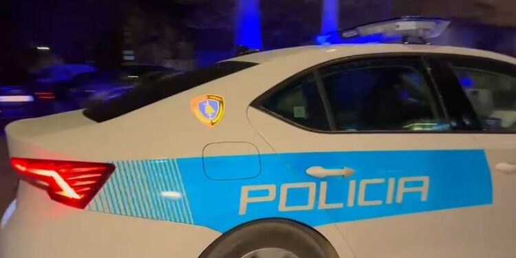 E RËNDË/ Babai kërcënon vajzën me thikë në Durrës, plagos veten pas ndërhyrjes së policisë