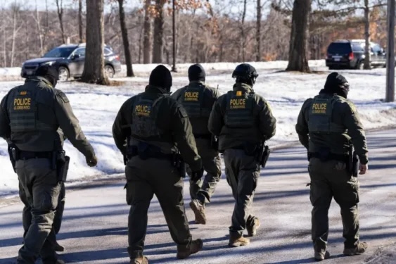 HETIM FEDERAL nDAJ OFICERËVE TË ICE/ Dyshohet se gënjyen nën betim për të shtënat në Minneapolis