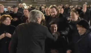VIDEOLAJM/ Nis foltorja e PD para godinës së Kryeministrisë, i pranishëm dhe Berisha