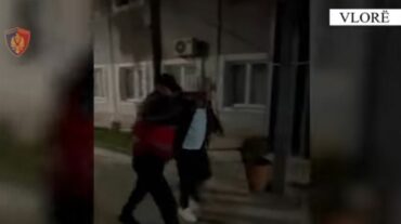 PARANDALOHET NGJARJA KRIMINALE/ Pas sherrit në lokal u kap me armë, arrestohet 39-vjeçari në Vlorë
