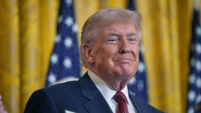 “KA INTERES TË JASHTËZAONSHËM”/ Donald Trump paralajmëron publikimin e dosjeve për alienët dhe UFO-t