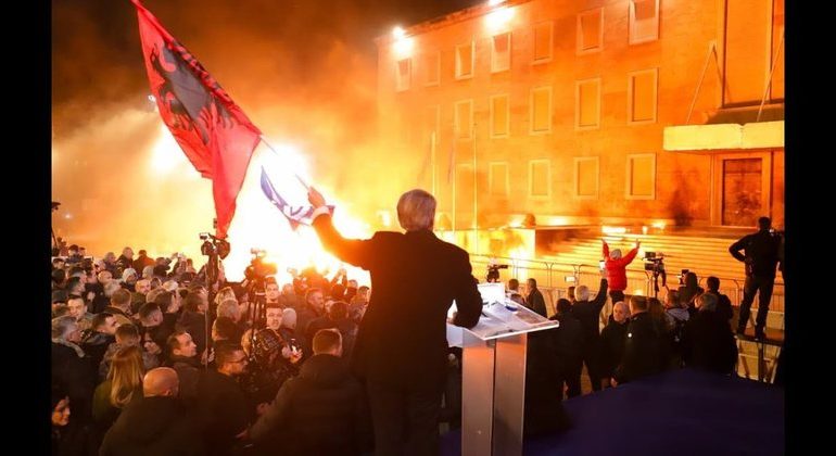 PROTESTA/ Policia-PD: S’marrim përsipër tubimin, por do ketë masa pasi ka informacione se mund të ketë dhunë