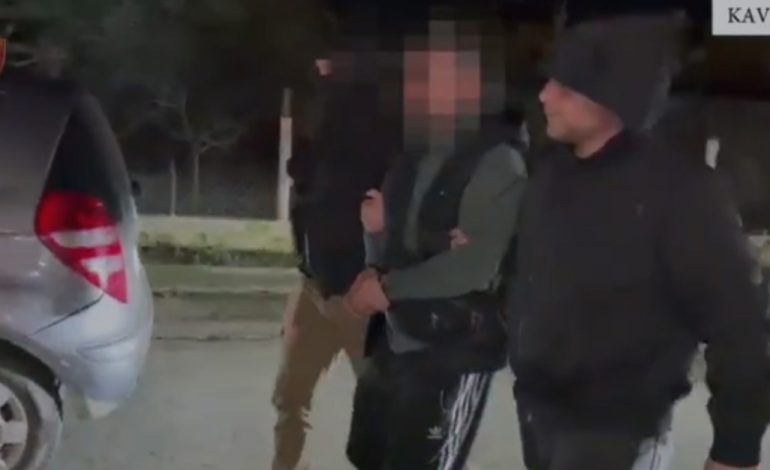 VRAU ME THIKË 48-VJEÇARIN PËR NJË VEND PARKIM/ Arrestohet autori në Kavajë