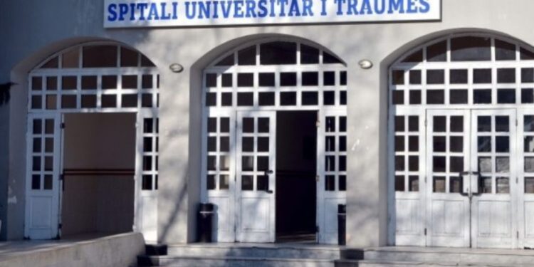 AKSIDENT I RËNDË NË TIRANË/ Dy të rinj në spital, njëri në gjendje kritike (EMRAT)
