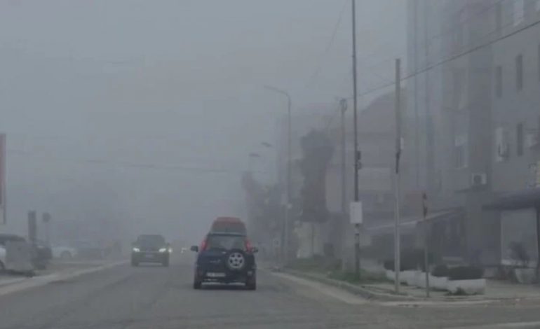 SHQIPËRIA ZGJOHET NËN PUSHTETIN E MJEGULLËS/ Vështirësi në qarkullimin e mjeteve
